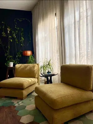 a living room with a couch and a chair at Élégant Appartement 200m Au Coeur De Casablanca ! in Casablanca