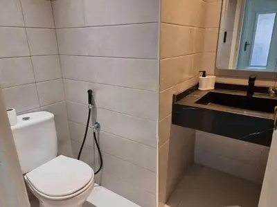 a bathroom with a toilet and a sink at Appartement lumineux plein-centre, parfait pour explorer ! in Casablanca