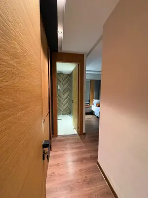 a hallway with a door leading to a room at Apparemment luxueux casablanca in Casablanca