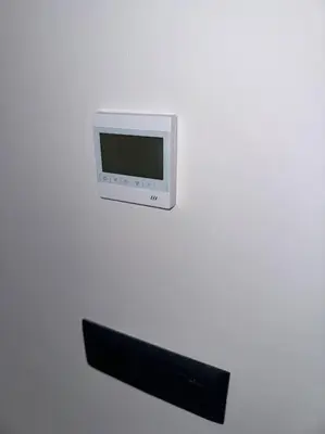 a digital clock on a white wall with a black ledge at 35 Appartement ensoleillé calme et NEUF in Casablanca