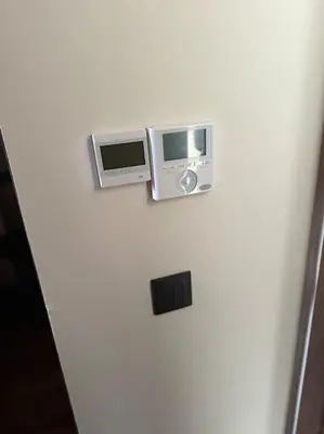 a microwave and a speaker on a wall at 35 Appartement ensoleillé calme et NEUF in Casablanca