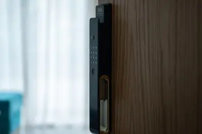 a close up of a wooden door with a handle at Appartement avec Piscine Proche Plage in Bouznika