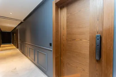 a pivot door in a hallway with wood paneling at Appartement cosy et moderne Bouskoura proche Aéroport et Hopital universitaire in Bouskoura