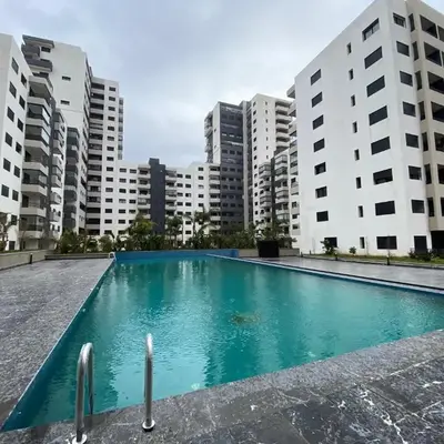 Luxury 3 Bedroom Apt Near Park and Sea
