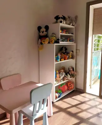 a childs room with shelves filled with stuffed animals at شقة فاخرة ومريحة في قلب الرباط in Rabat