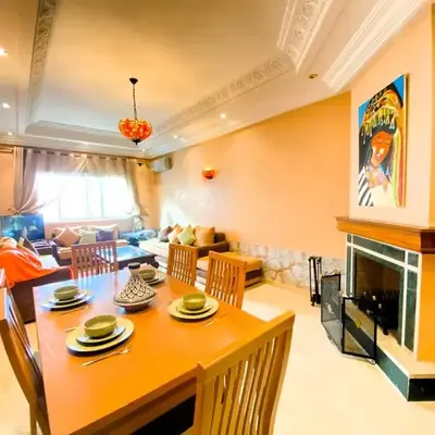 Cosy calm 2BDR central near train & tramway