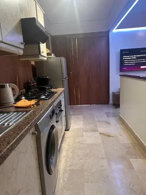 a kitchen with a stove and a washing machine at Studio au cœur du centre ville de Casablanca in Casablanca