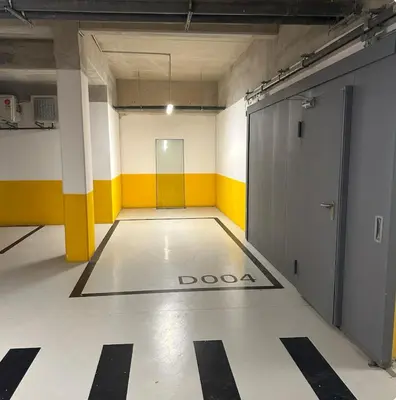 a room with a doodota sign on the floor at La perle du carrousel in Rabat