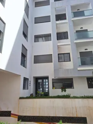 an apartment building with a white facade at Bel appartement familial résidence sécurisée in Casablanca