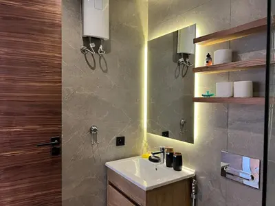 a bathroom with a sink and a mirror at Emplacement Central & Lumineux au Coeur De Casablanca Près Du Tramway 1 minute du Bd Abdelmoumen Maarif et 5 Minutes de Bab Marrakech et Centre Ville in Casablanca