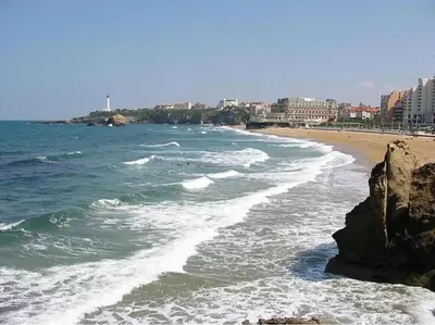 a view of a beach with rocks and the ocean at Nid Douillet Bouznika A7mn de la playa in Bouznika