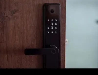 a remote control attached to a wooden door at Les Princesse superbe Studio neuf moderne in Casablanca