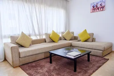 a living room with a couch and a coffee table at Luxueux studio spacieux à racine Casablanca à une minute de twin center in Casablanca