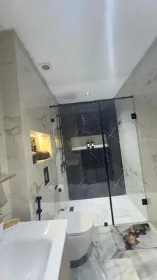 a bathroom with a shower and a toilet and a sink at Suite luxueuse proche de Cheikh Zayed & CFC in Casablanca
