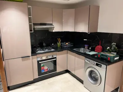 a kitchen with a stove and a washing machine at Studio de luxe in Casablanca