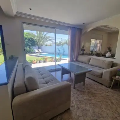 Villa spacieuse avec piscine proche aéroport Mohamed V