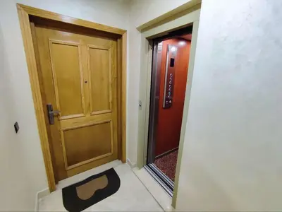 a hallway with a wooden door and a door rug at Élégance et Sérénité au Cœur de Casablanca in Casablanca