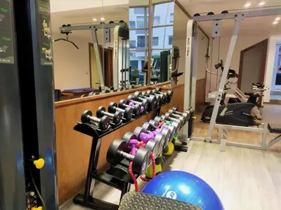 a row of exercise equipment in a gym at Joli appartement au centre-ville de Rabat in Rabat