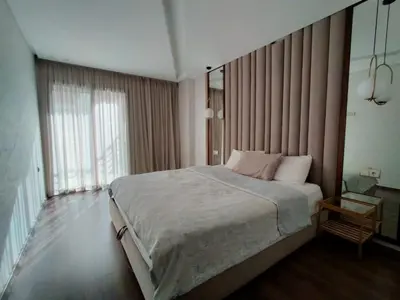 a bedroom with a large bed and a large window at Joli appartement au centre-ville de Rabat in Rabat