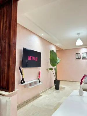 a waiting room with a tv on a wall at SUITOUISS - Agdal 2 - Appartements à 2 minutes de la gare de train TGV Rabat in Rabat