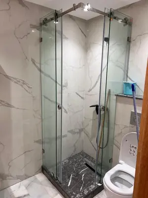 a shower stall in a bathroom with a toilet at Studio de la perle in Casablanca