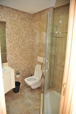 a bathroom with a toilet and a shower at Appartement à gauthier in Casablanca
