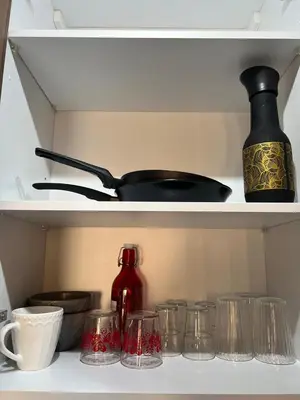 a shelf filled with dishes and utensils at Élégant Studio Centre Casablanca in Casablanca