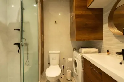 a bathroom with a toilet and a sink and a shower at Appartement 2 pièces au cœur de Casablanca in Casablanca