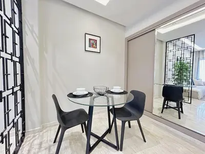 a dining room with a glass table and chairs at Chic & Design Loft À 5 Minutes de la Corniche in Casablanca