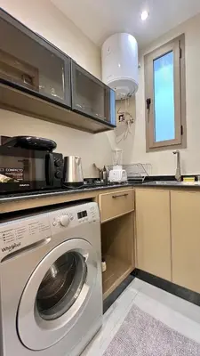 a kitchen with a washing machine in a kitchen at Studio chic et confortable au coeur de rabat agdal in Rabat