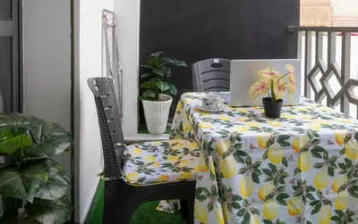 a table and chairs with a table and a laptop on it at Elégant et moderne appartement à 10 min du centre de Casablanca in Casablanca
