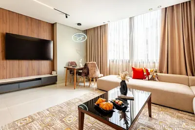a living room with a couch and a tv at Corniche Guest idéal pour un séjour Inoubliable in Casablanca
