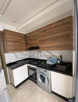 a kitchen with a stove and a washing machine at Appt 1 ch meublé CFC TO CLOSE in Casablanca