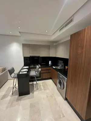 a kitchen with a washer and dryer in a room at Résidence Signature Leving in Maarif