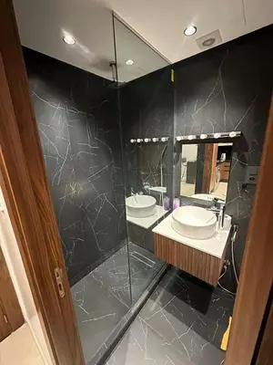 a bathroom with two sinks and a shower at Résidence Signature Leving in Maarif