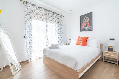 a bedroom with a bed and a window at Studio Raffiné et Lumineux in Casablanca
