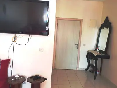 a living room with a flat screen tv on the wall at espace chaleureux in Aïn ej Jmel