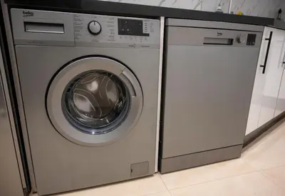 a washing machine and a dryer in a room at Appartement Cosy Casablanca in Casablanca