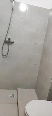 a bathroom with a toilet and a shower at Calme absolu in Aïn Harrouda