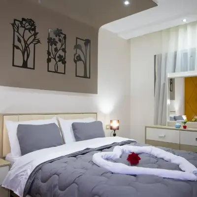 R106- Amazing & Colourful Apartment near High Speed Train Station