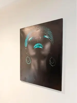 a picture of a woman with green lipstick and earrings at Studio cosy in Casablanca