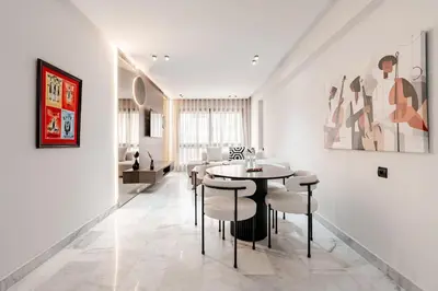 a dining room with a table and chairs at Maârif Elegance et confort in Casablanca