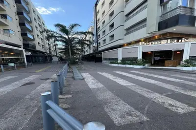 an empty street in front of a building at Apartment Studio en Cœur de Casablanca ,Racine in Casablanca