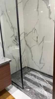 a bathroom with a shower and a sink at Studio Iza 08 CFC à 2mn in Casablanca