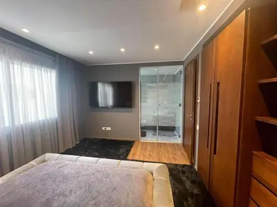 a bedroom with a bed and a glass shower at Très moderne 2 chambres 2 Salles de Bains in Casablanca