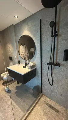 a bathroom with a sink and a mirror at Le Balcon du Port in Casablanca