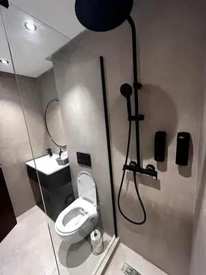 a small bathroom with a toilet and a shower at Le Balcon du Port in Casablanca
