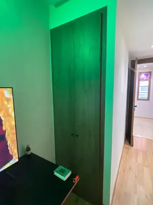 a room with a green wall with a table and a door at Luxoria 2 californie in Casablanca