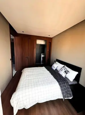 a bedroom with a large bed with white sheets and pillows at Carpediem in Casablanca