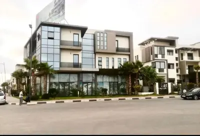 a building with a car parked in front of it at Évasion de luxe Tamaris in Tamaris